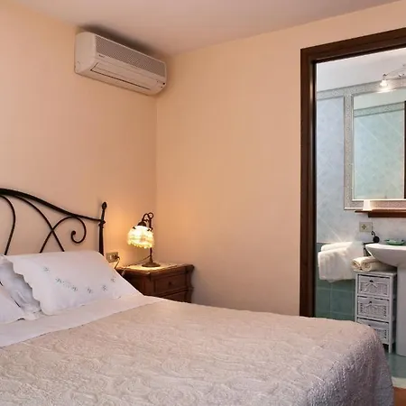 Chiara Bed & Breakfast 3*
